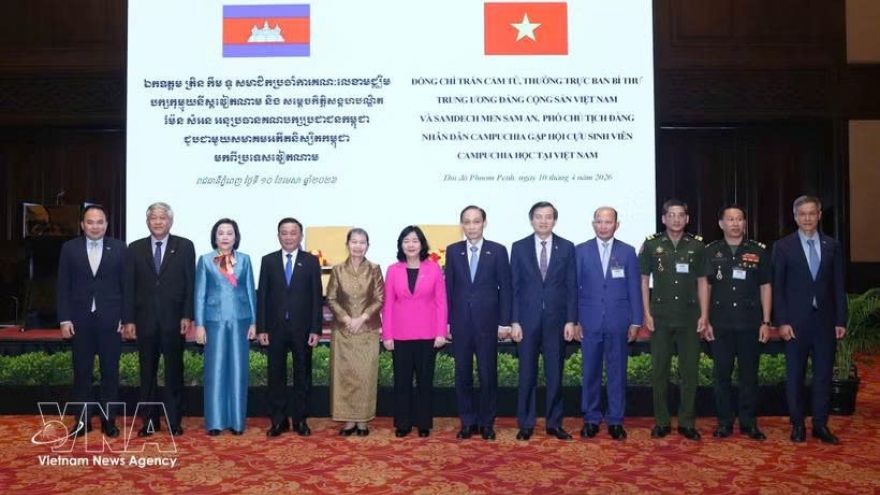 Vietnam’s senior Party official meets with Cambodian alumni in Phnom Penh